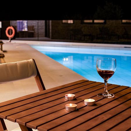 Апартаменти Cream Cozy Getaway - 3 Pearls Pool Retreat Dempla Екстер'єр фото